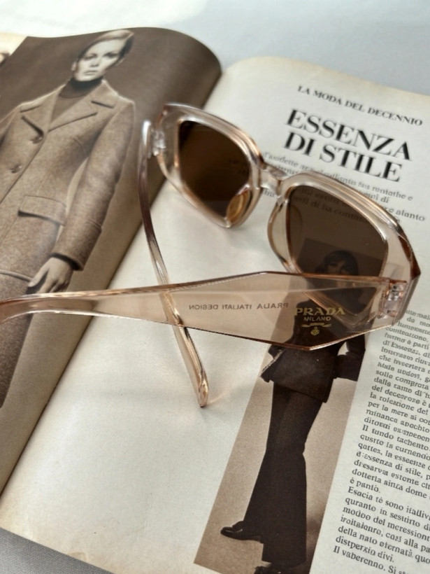 عینک آفتابی PRADA مدل milano/کد ۱۲۱