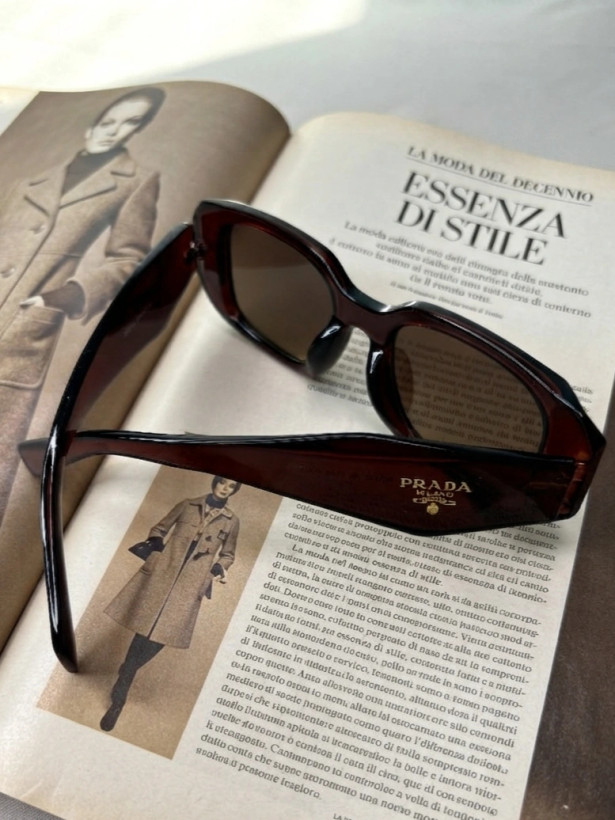 عینک آفتابی PRADA مدل milano/کد ۱۲۱